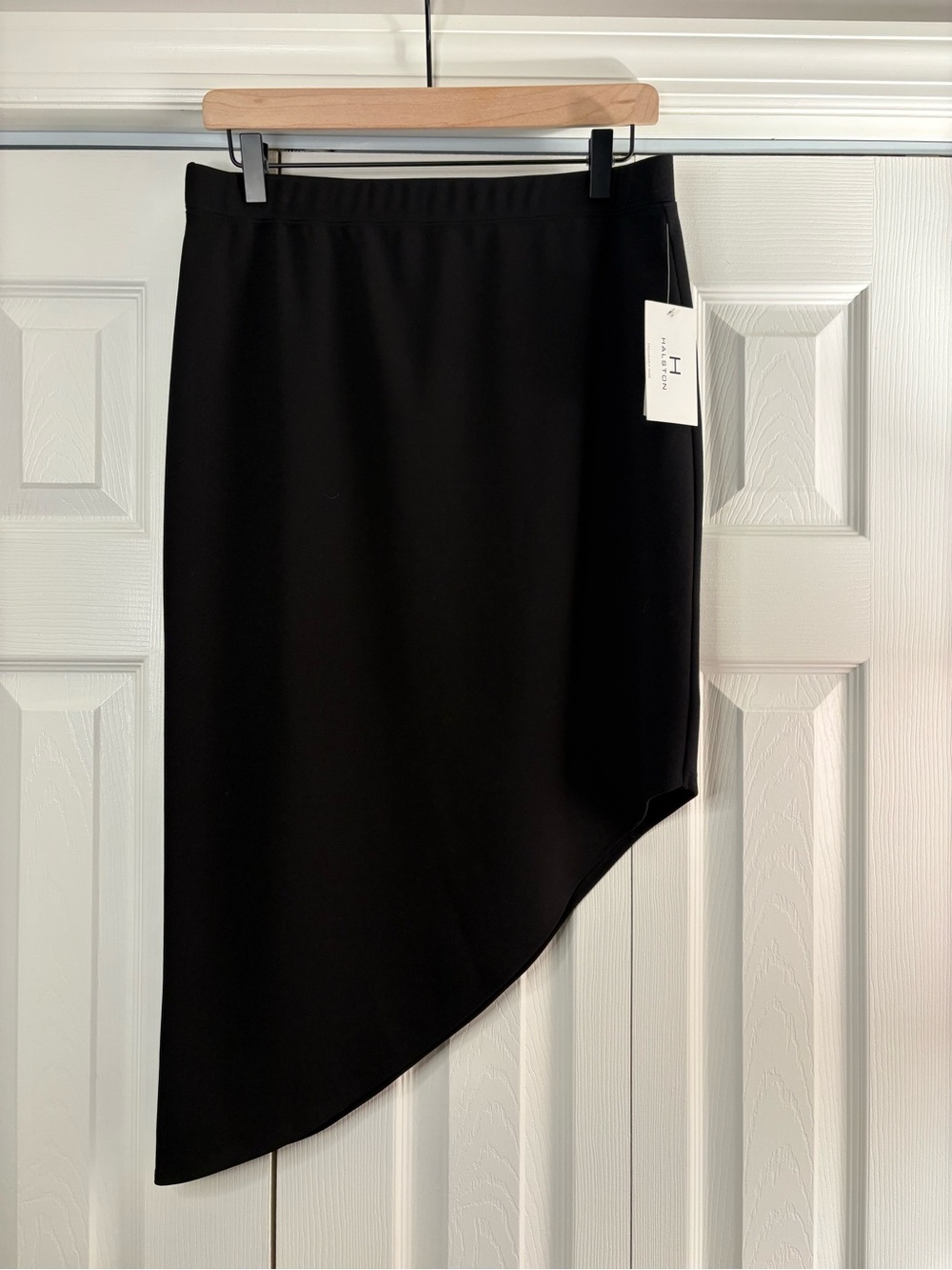 Women’s Halston asymmetrical stretch waist pull on skirt black size M NWT